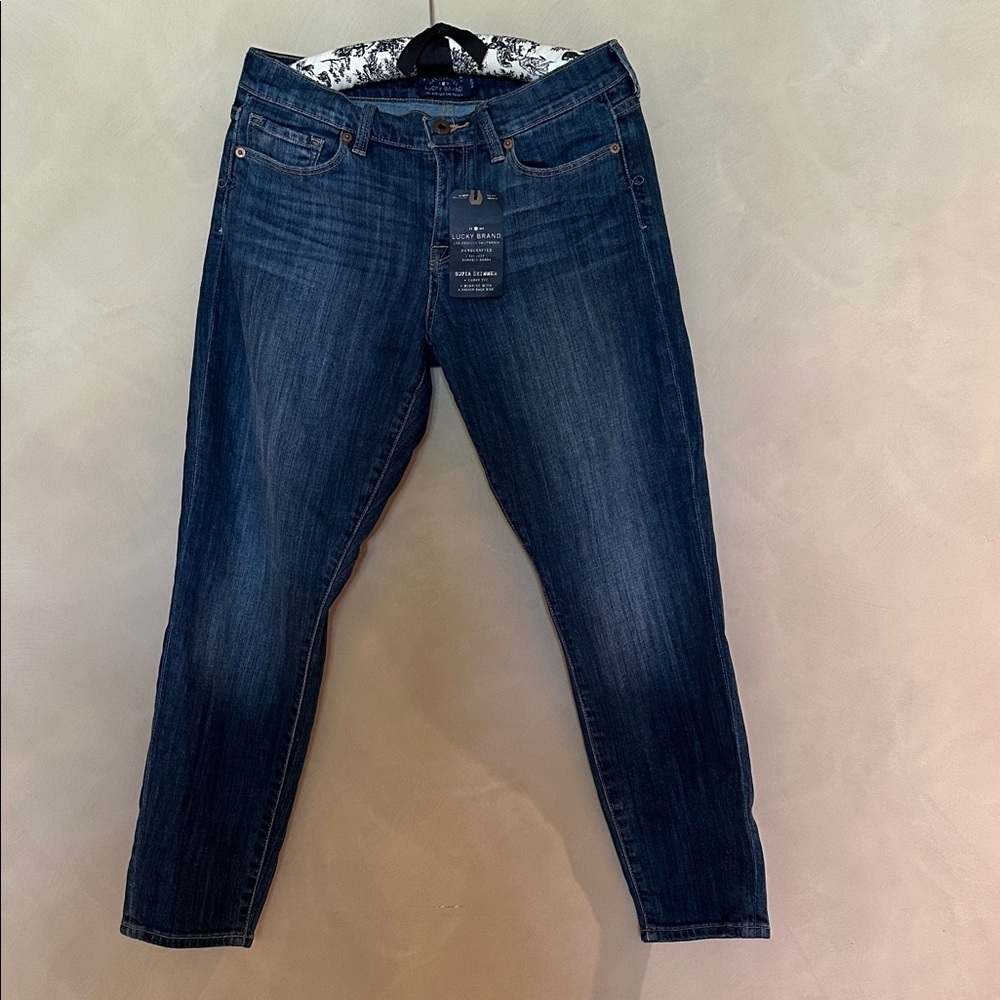 Lucky Jeans Women's  Sofia Skimmer Curvy Fit Midrise  Dark Wash Jeans size 8 /29